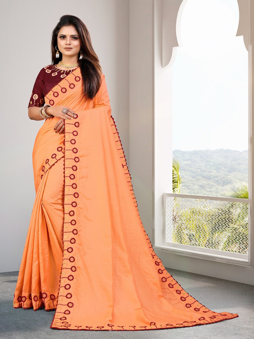 

VEDANT VASTRAM Embroidered Saree, Orange