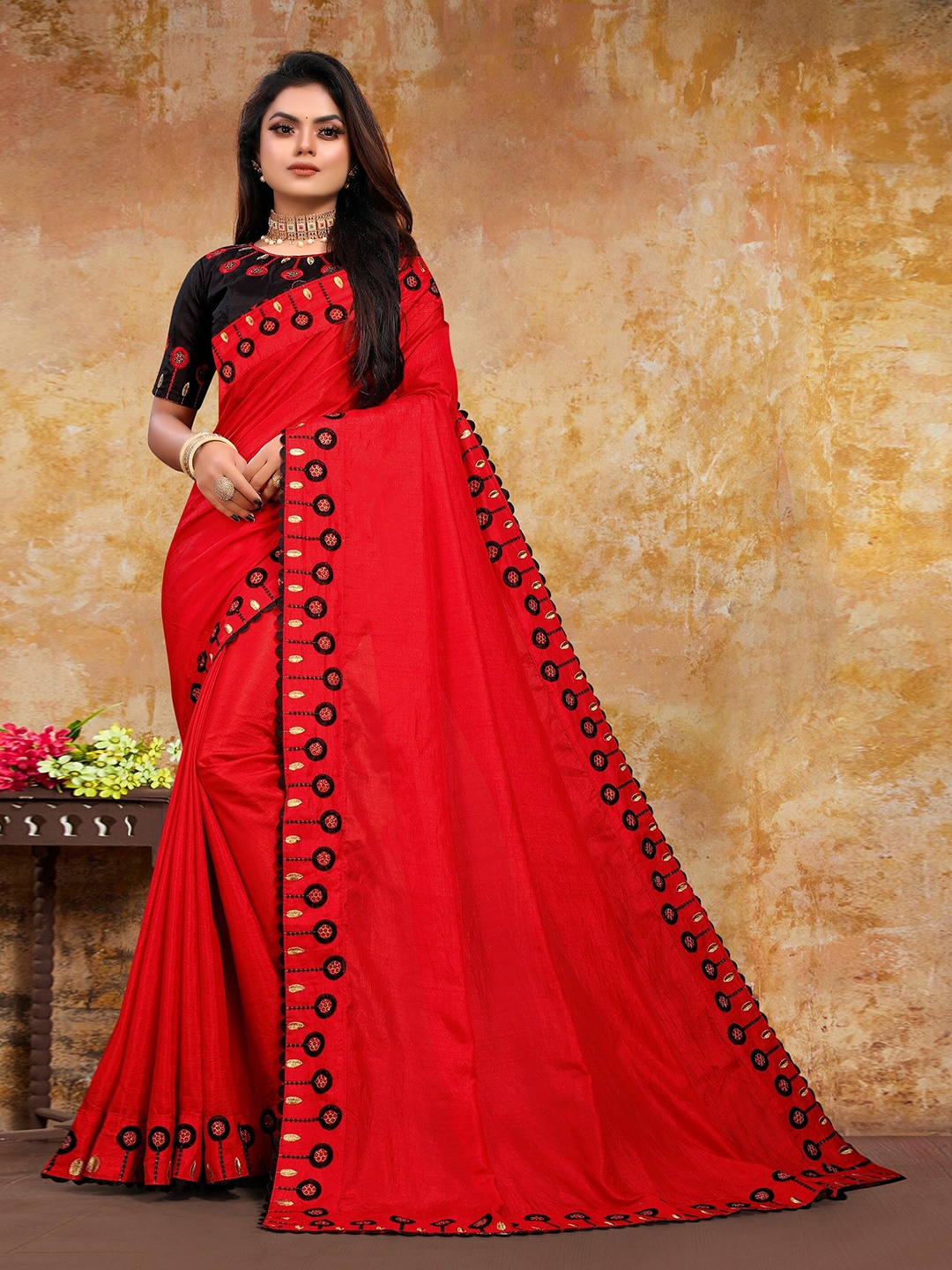 

VEDANT VASTRAM Embroidered Saree, Red