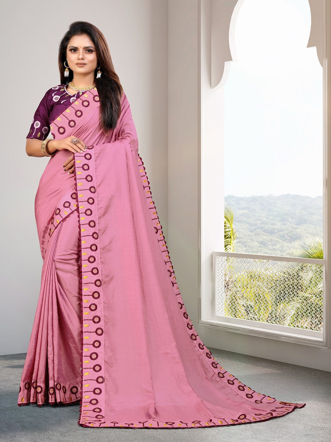 

VEDANT VASTRAM Floral Embroidered Saree, Pink