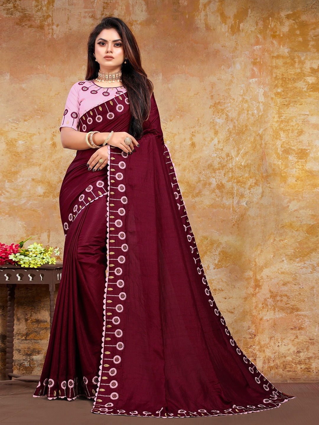 

VEDANT VASTRAM Embroidered Saree, Purple