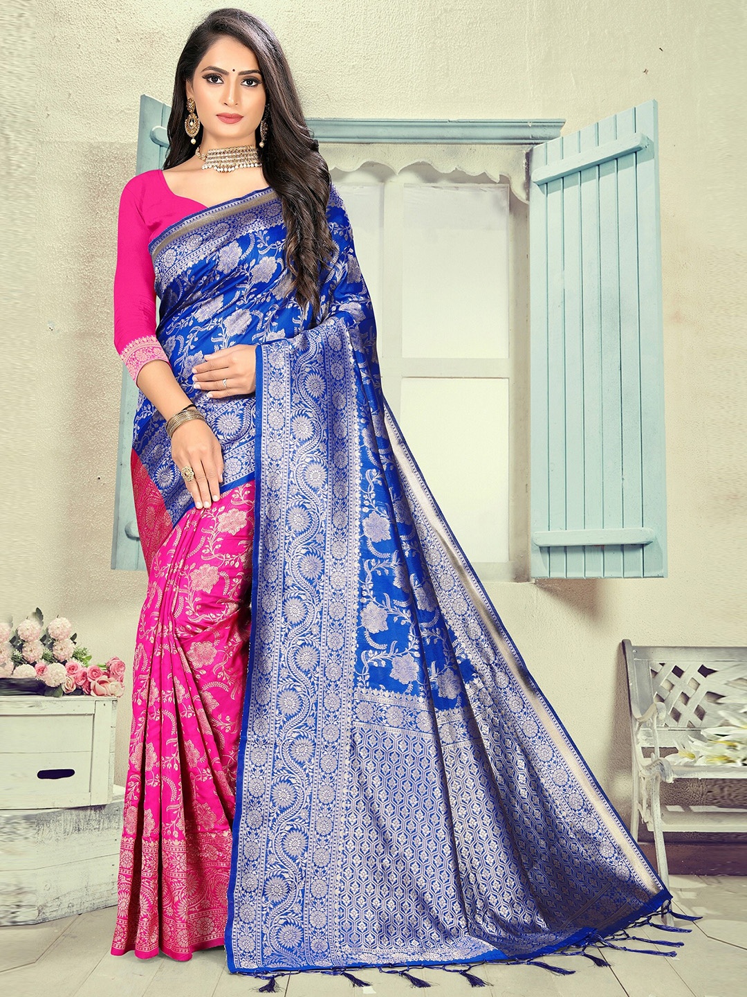 

VEDANT VASTRAM Floral Zari Banarasi Saree, Blue