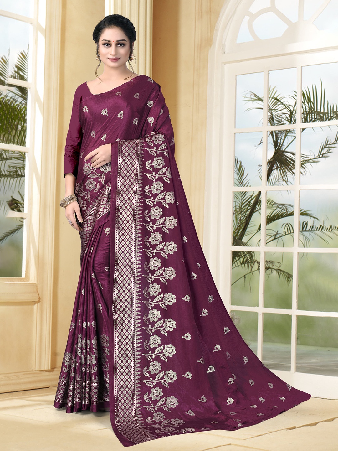 

VEDANT VASTRAM Floral Printed Designer Saree, Purple