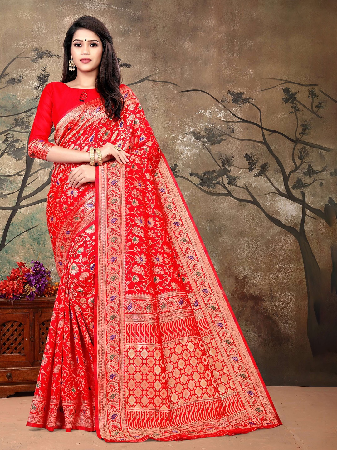 

VEDANT VASTRAM Floral Woven Design Zari Banarasi Saree, Red