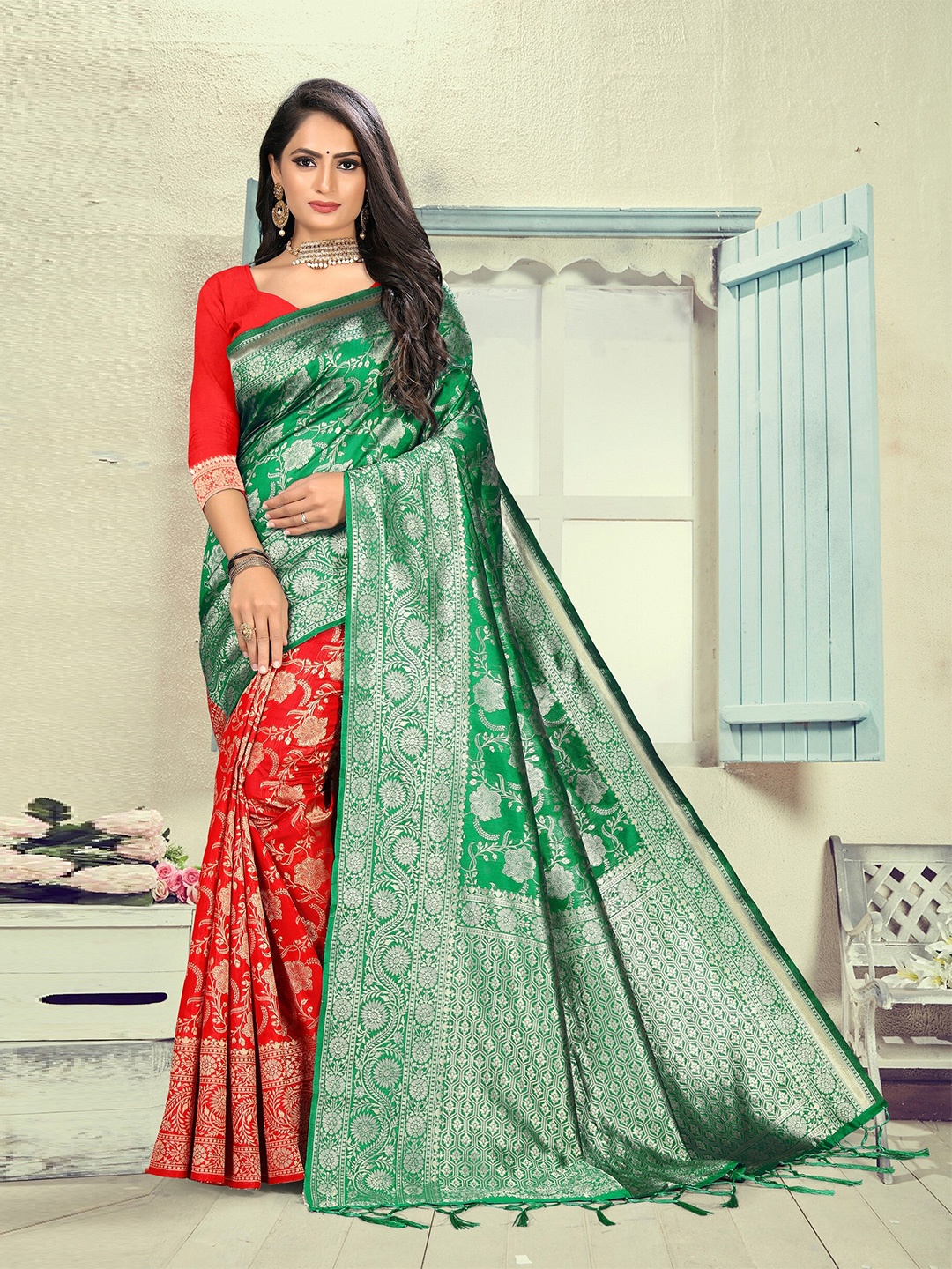 

VEDANT VASTRAM Woven Design Zari Half and Half Banarasi Saree, Green