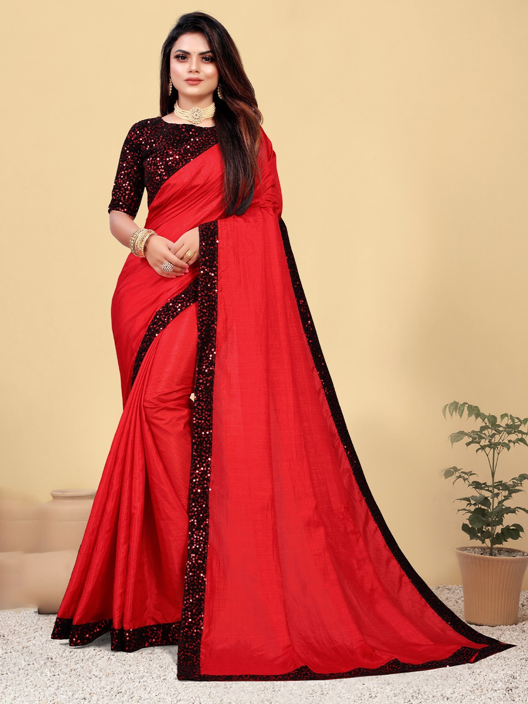 

VEDANT VASTRAM Sequinned Silk Saree, Red