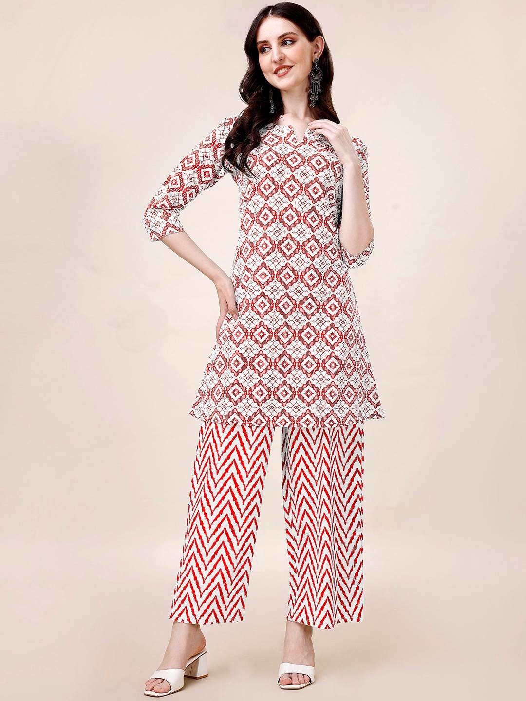 

WILNERCROWN Geometric Printed Regular Kurta With Trousers, Orange