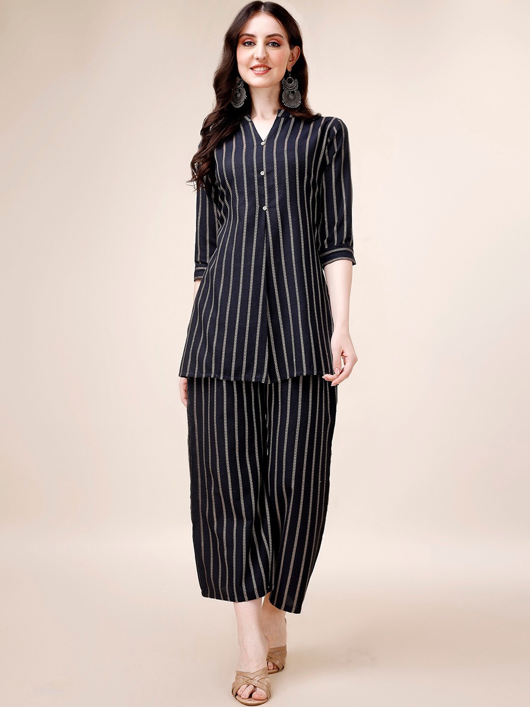 

WILNERCROWN Striped Mandarin Collar Regular Kurta with Trousers, Black