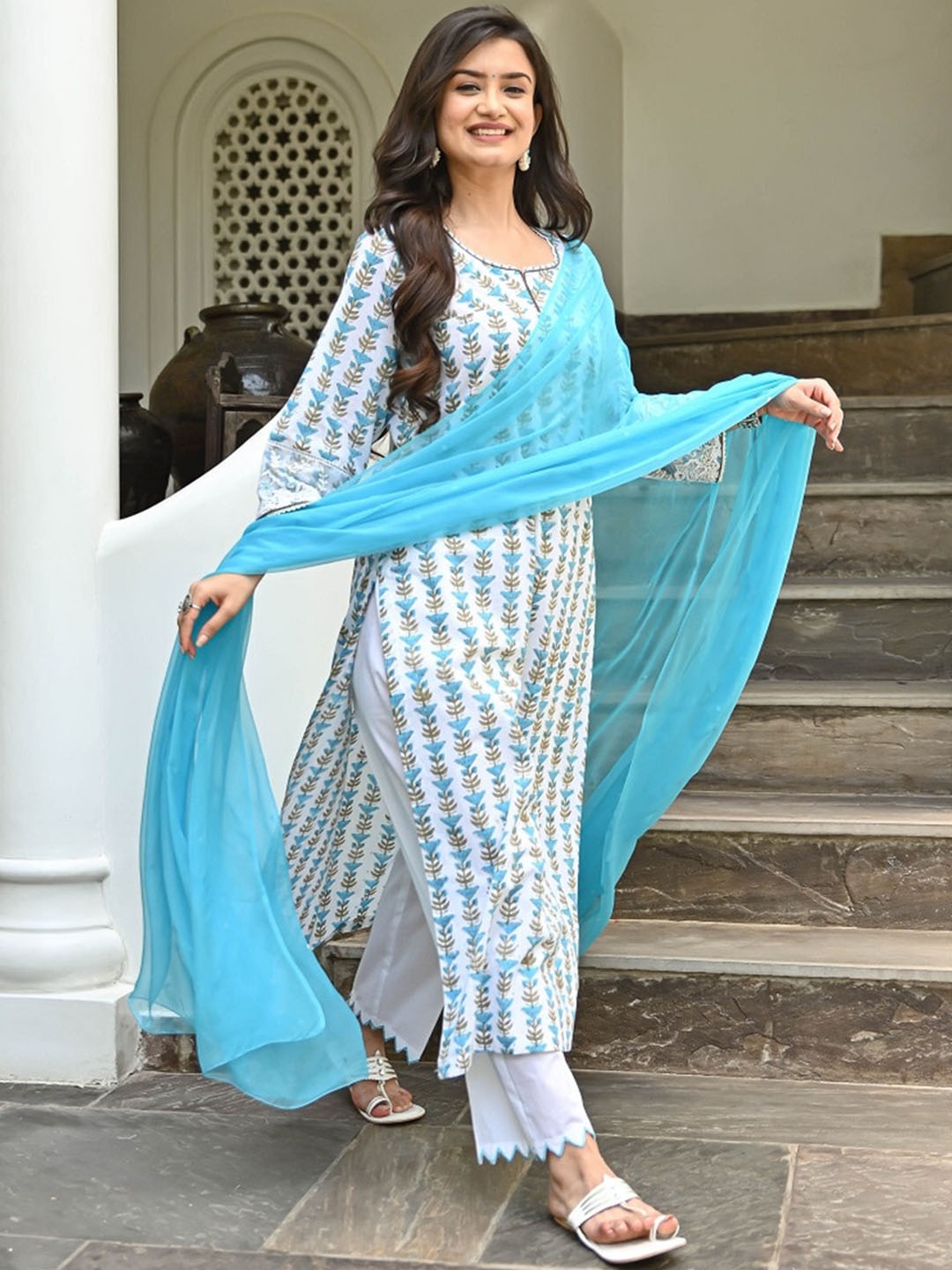 

BAESD Ethnic Motifs Printed Straight Kurta & Salwar With Dupatta, White