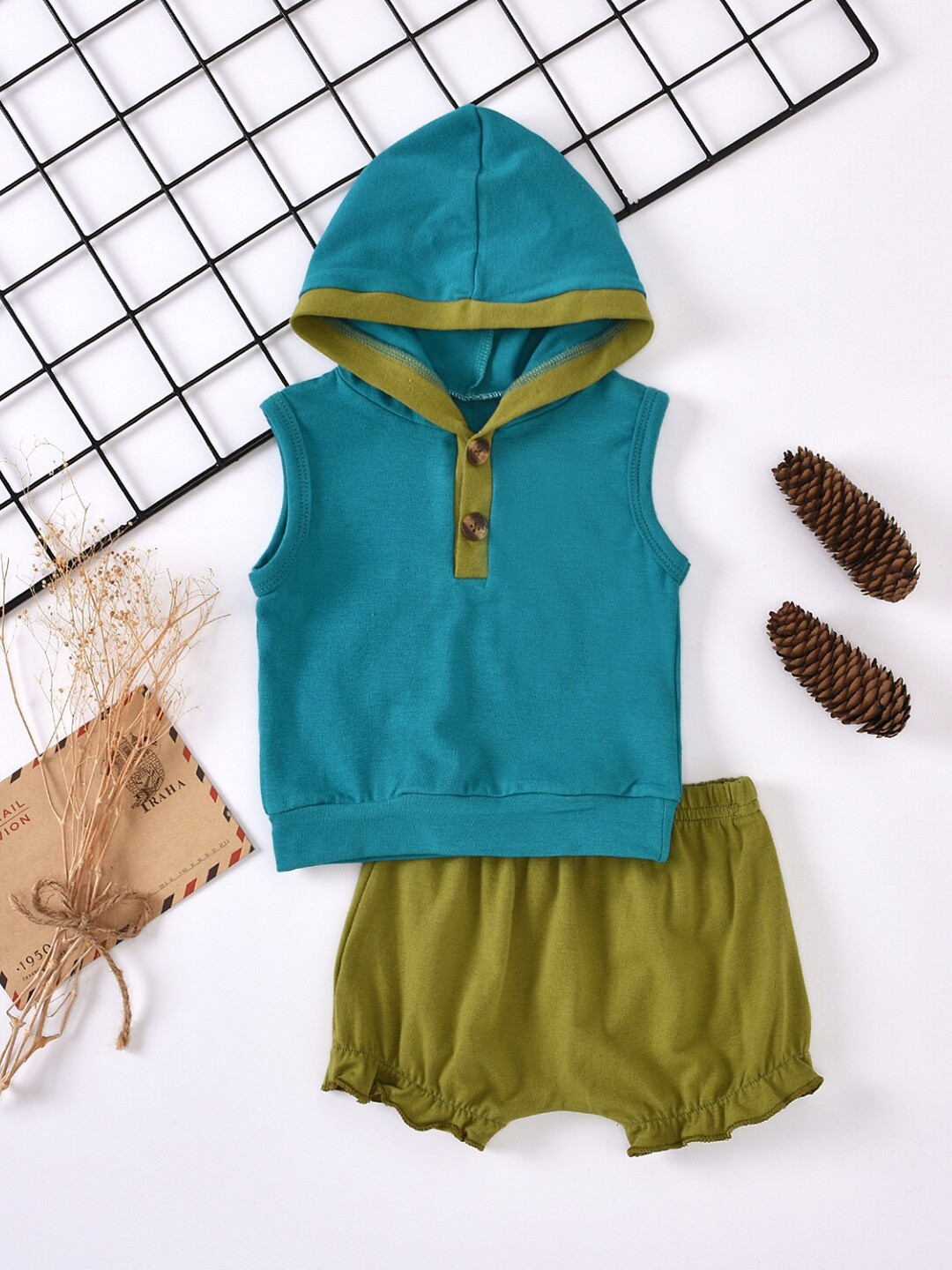 

StyleCast Infant Girls Green Top with Shorts