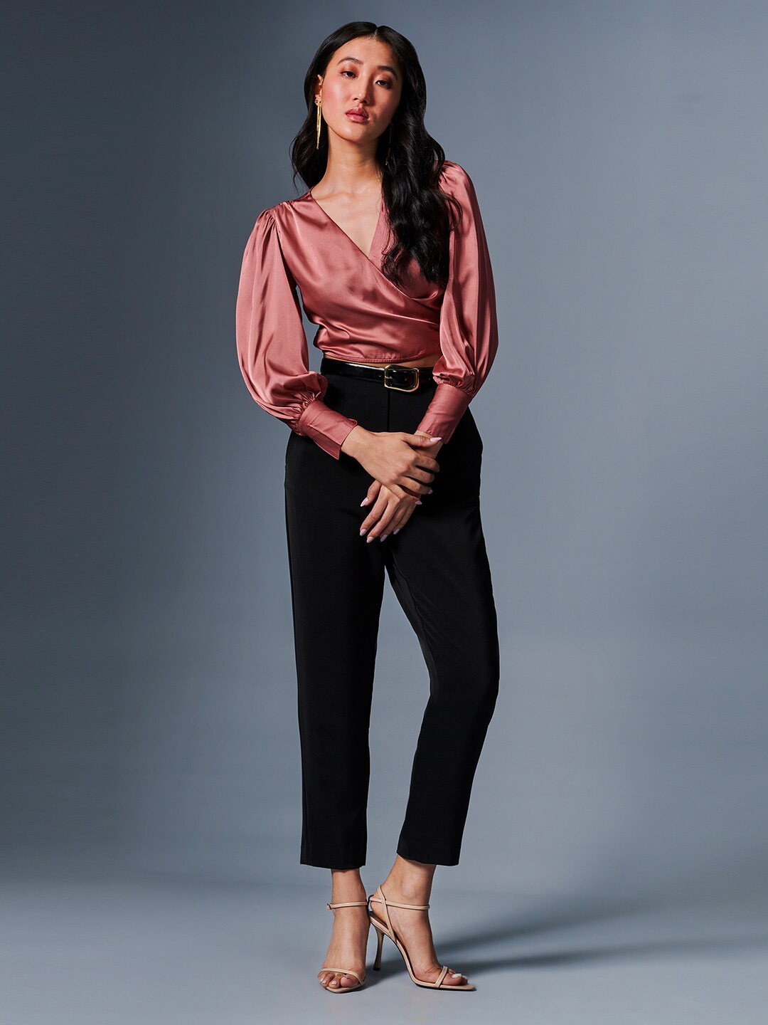 

AND V-Neck Cuffed Sleeves Tie-Ups Wrap Crop Top, Peach