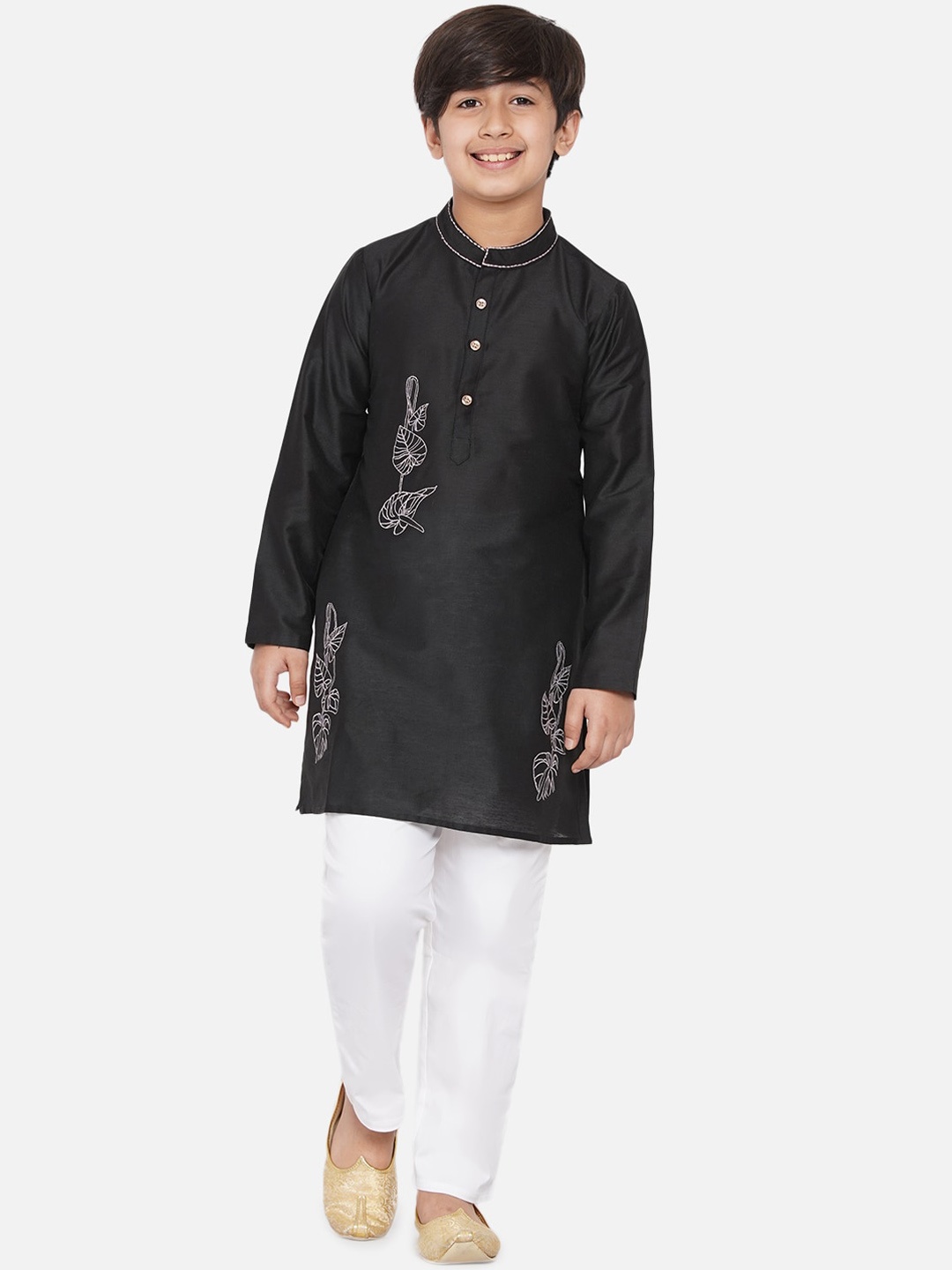 

Aks Kids Boys Ethnic Motifs Embroidered Thread Work Detailed Straight Kurta, Black