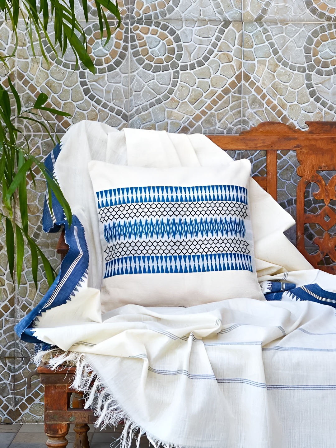 

Peepul Tree Blue & White Geometric Printed Cotton Square Cushion Cover