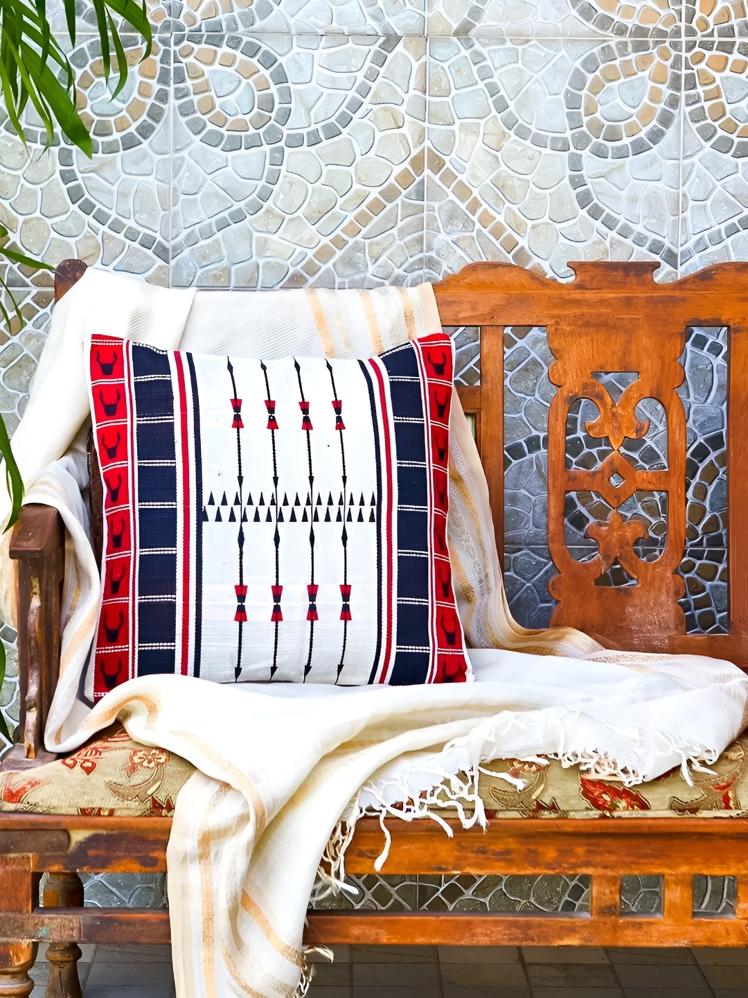 

Peepul Tree Red & Black Geometric Printed Cotton Square Cushion Covers