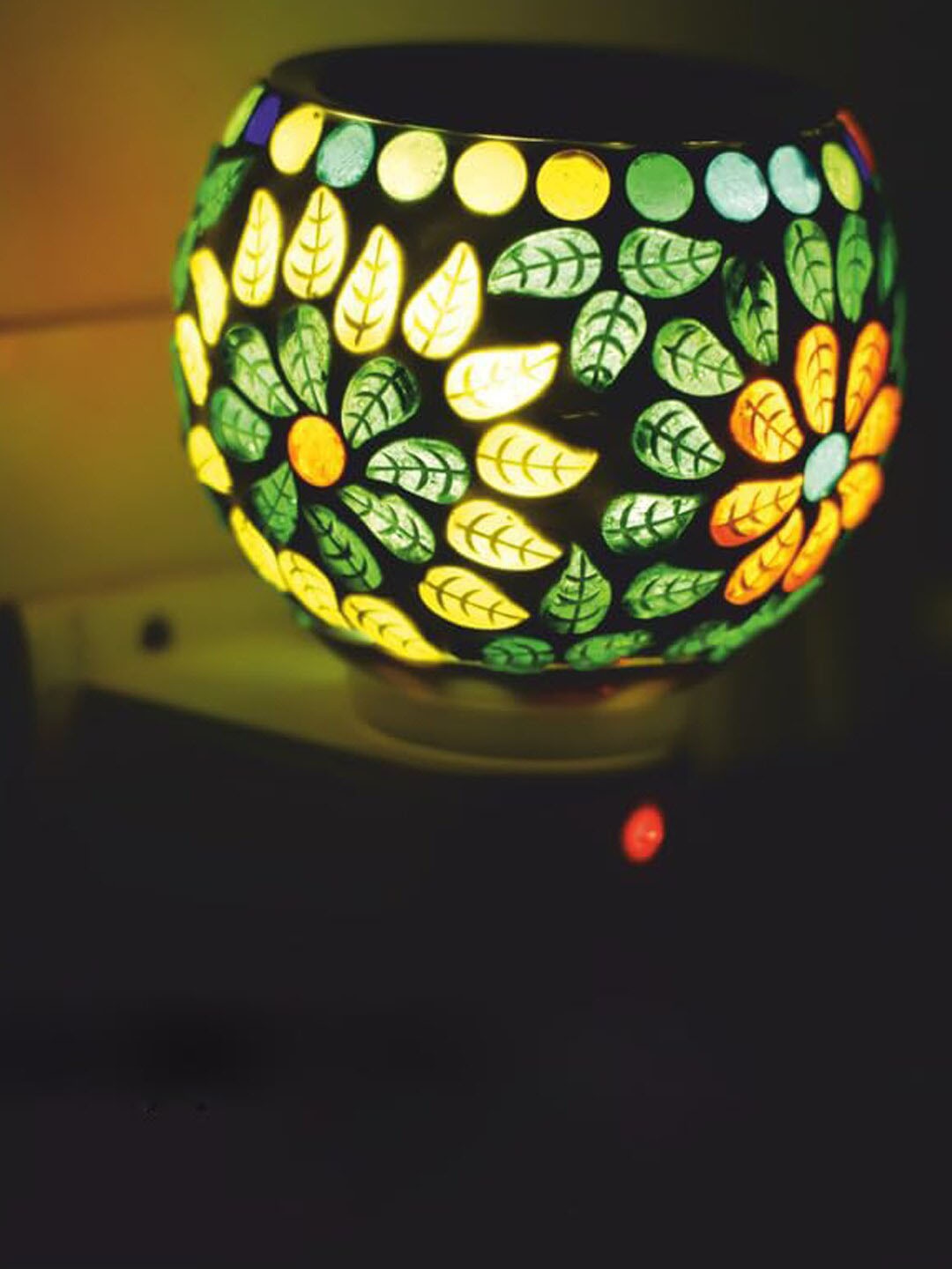 

NMII White & Green Printed Glass Kapoor Dani Electrical Abstract Table Lamp