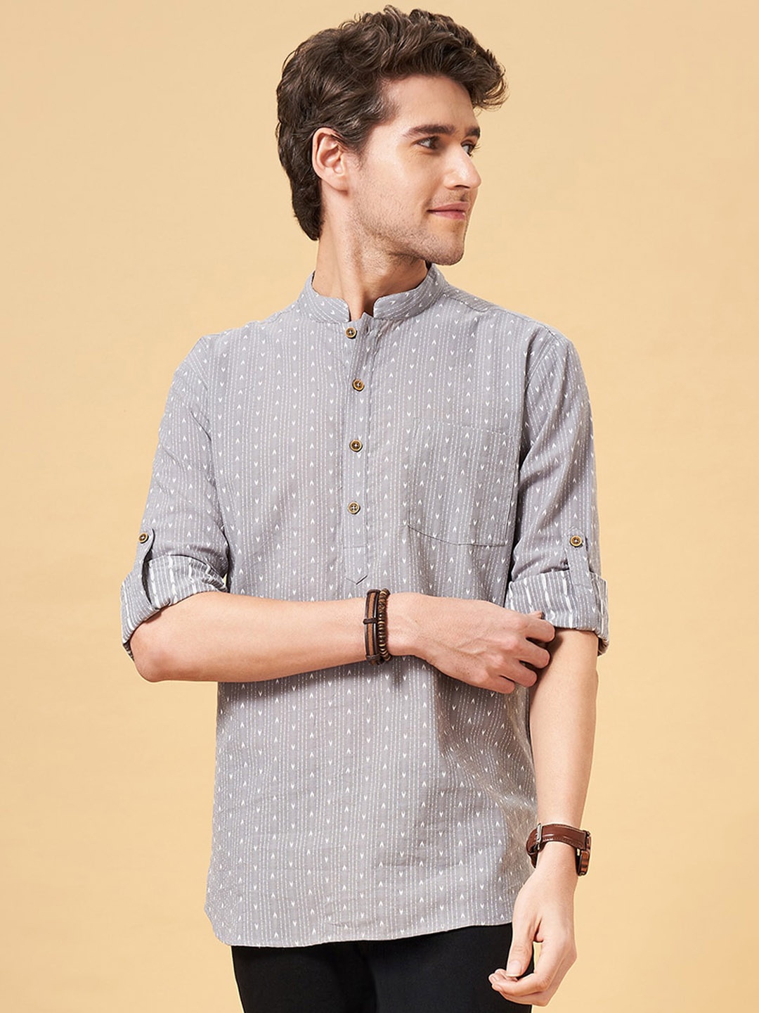 

indus route by Pantaloons Geometric Embroidered Straight Kurta, Grey