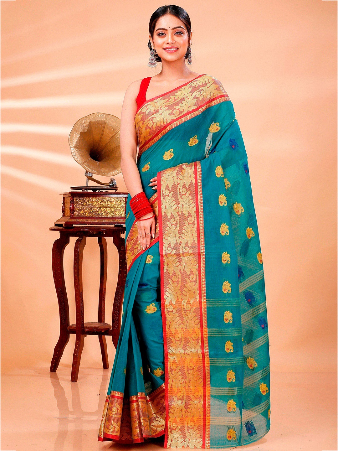 

DipDiya Ethnic Motif Woven Design Pure Cotton Taant Zari Saree, Green