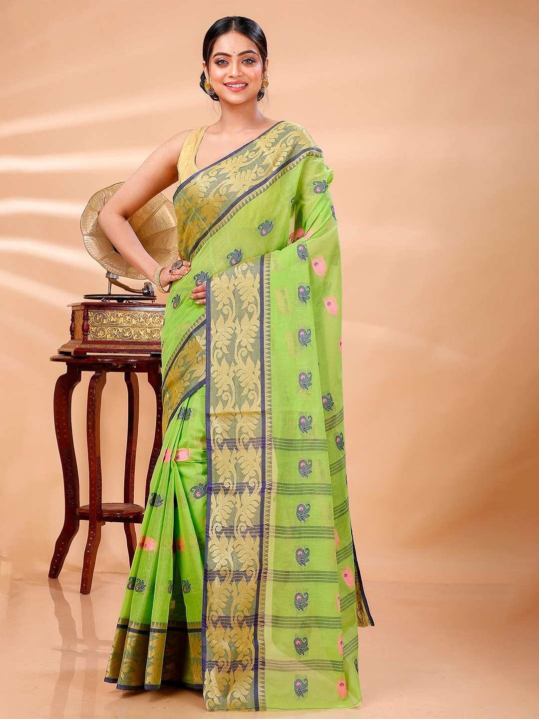 

DipDiya Ethnic Motif Woven Design Pure Cotton Taant Zari Saree, Green