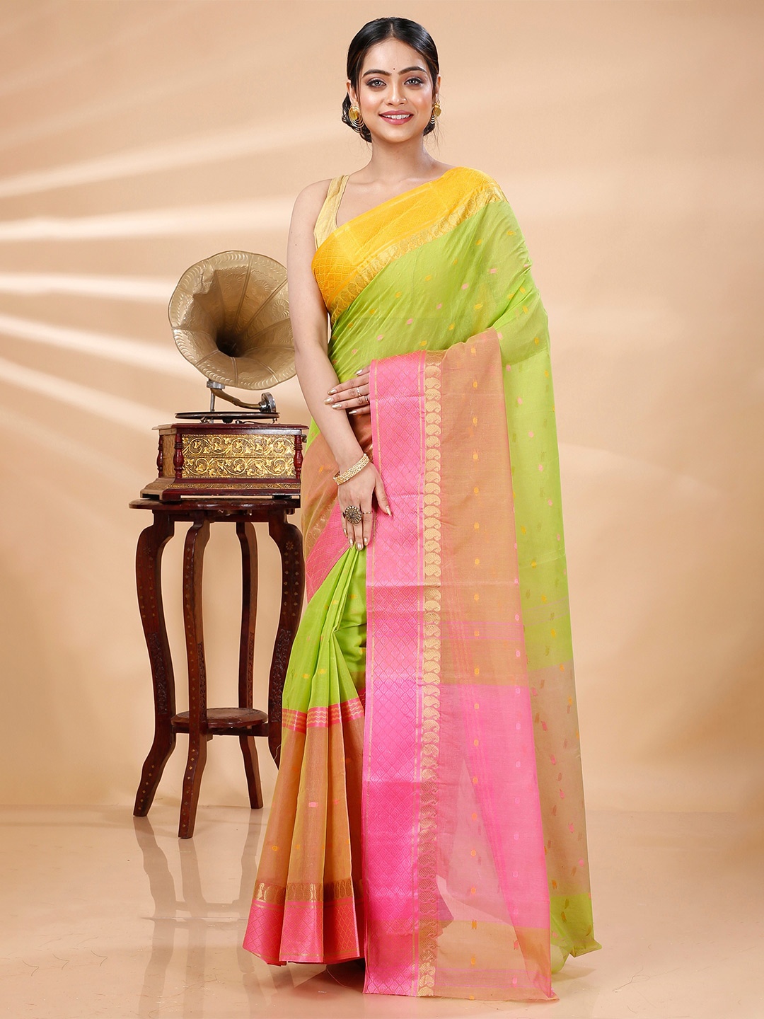 

DipDiya Ethnic Woven Design Pure Cotton Taant Saree, Green