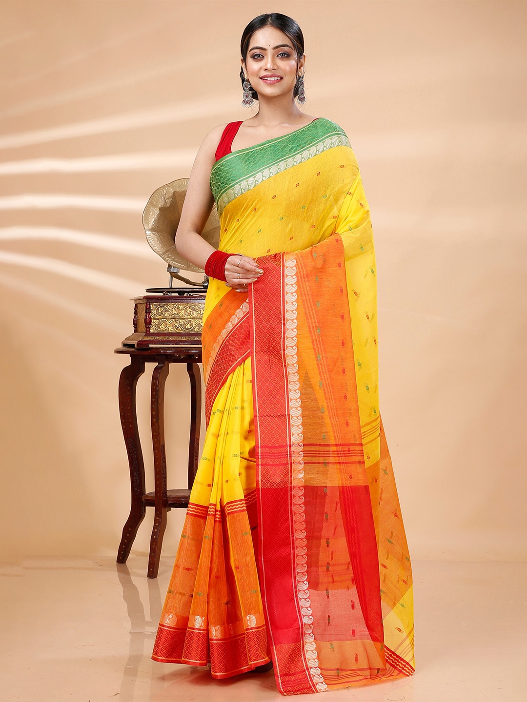 

DipDiya Ethnic Motif Woven Design Pure Cotton Taant Zari Saree, Yellow