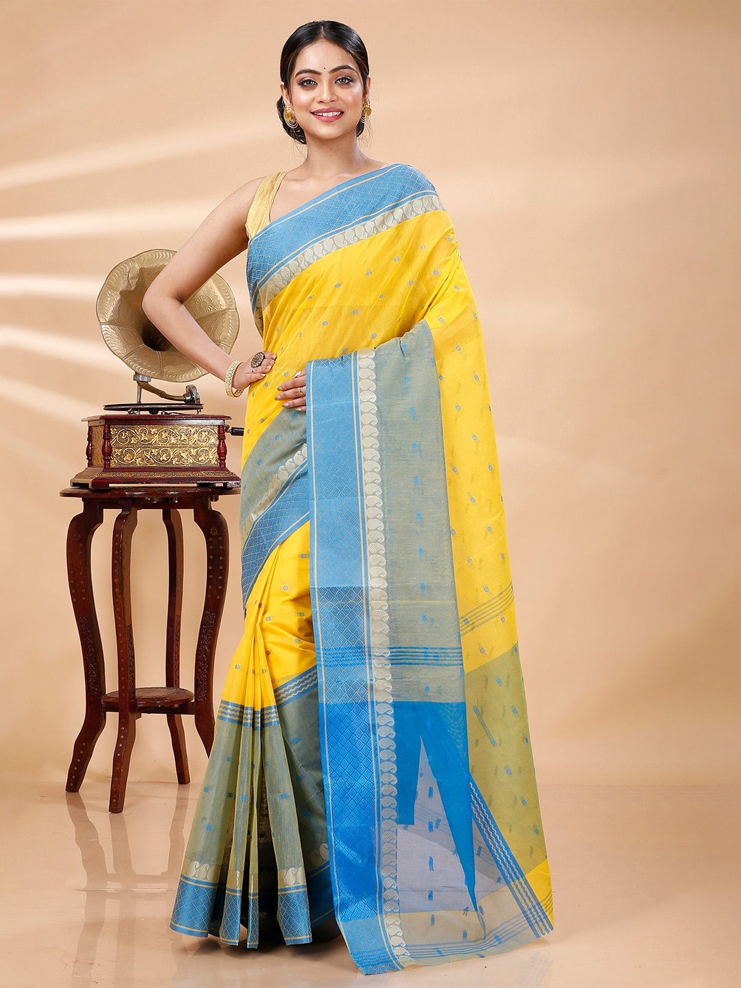 

DipDiya Ethnic Motif Woven Design Pure Cotton Taant Zari Saree, Yellow