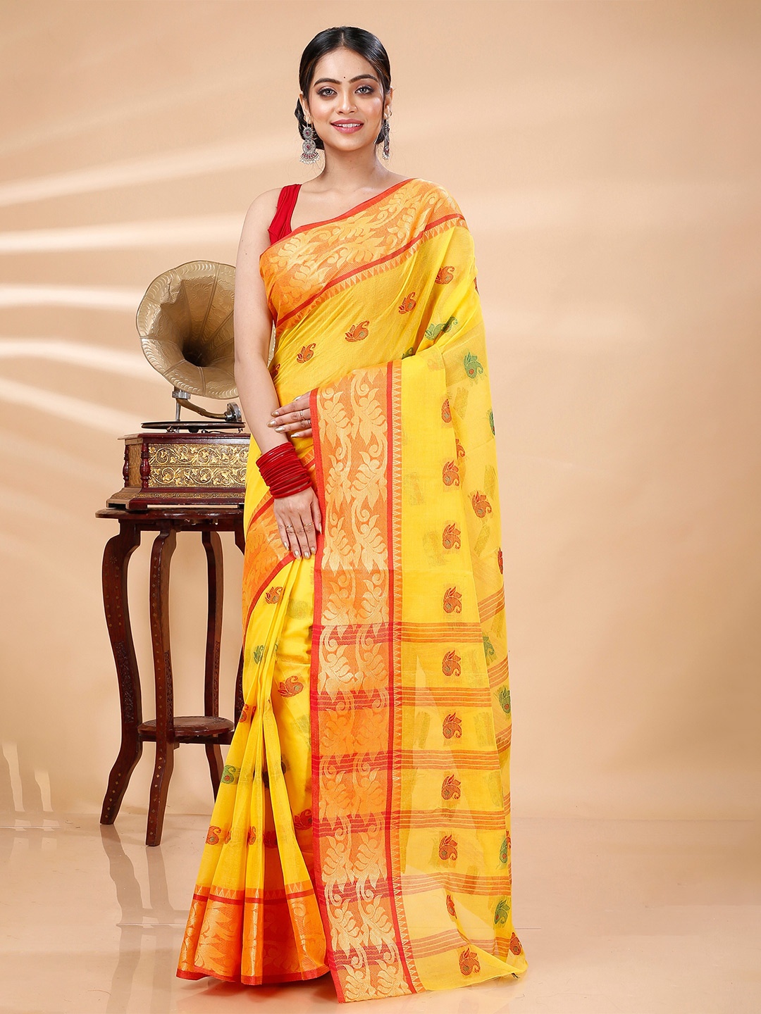 

DipDiya Ethnic Motif Woven Design Pure Cotton Taant Zari Saree, Yellow