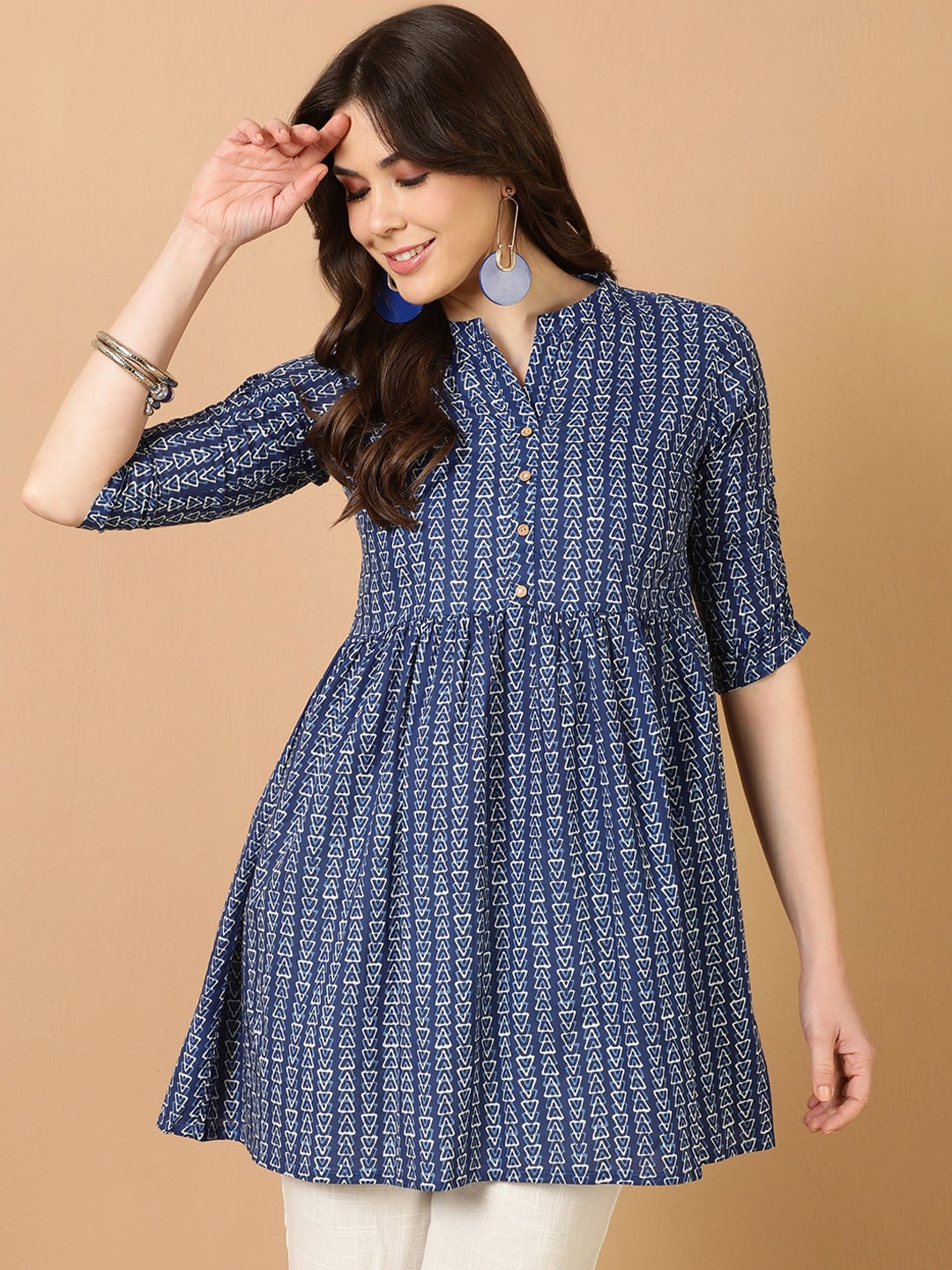 

antaran Geometric Printed Mandarin Collar Pure Cotton A-Line Kurta, Navy blue