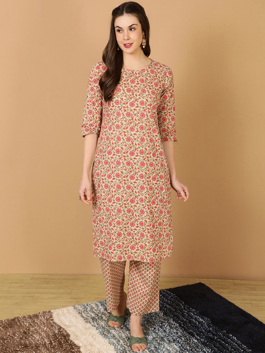 

antaran Floral Printed Round Neck Pure Cotton Straight Kurta with Palazzos, Cream