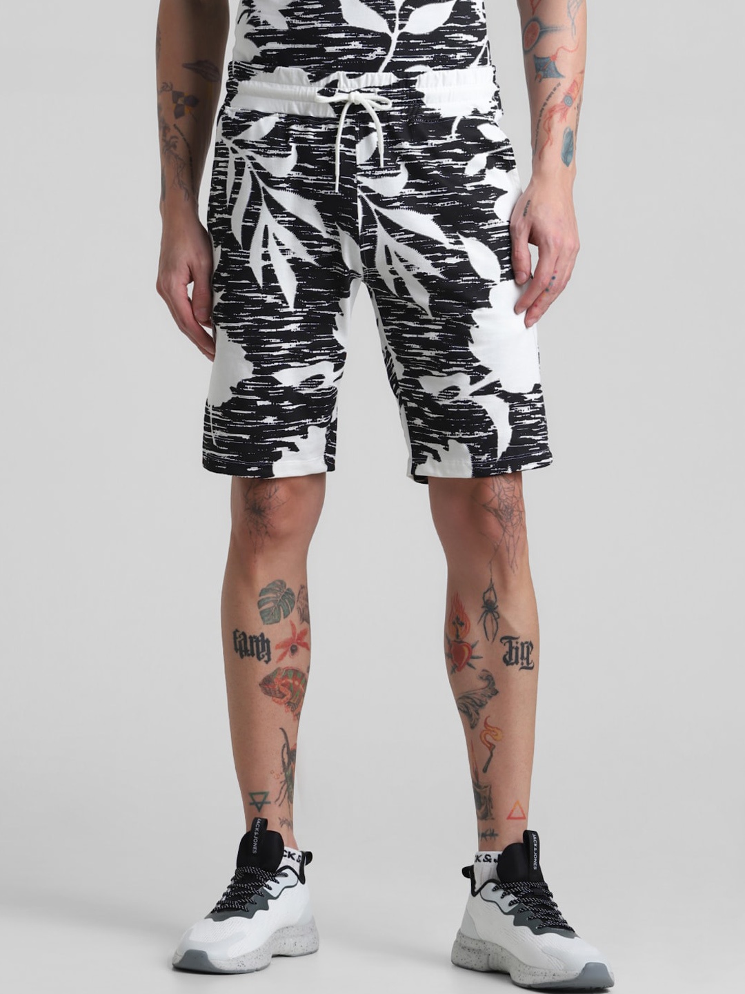 

Jack & Jones Men Floral Printed Pure Cotton Shorts, White