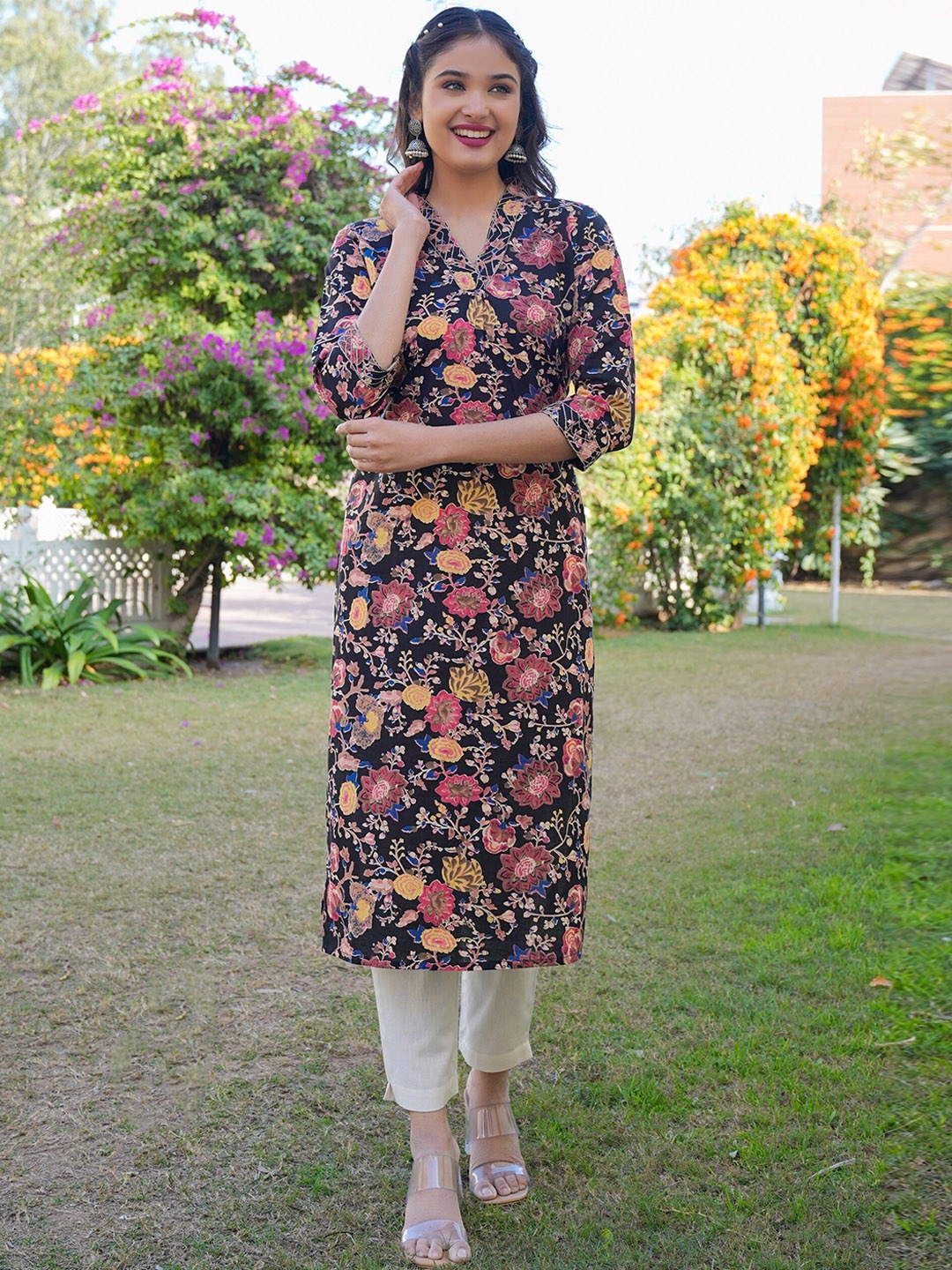 Vbuyz Floral Printed V-Neck Cotton Kurta, Black