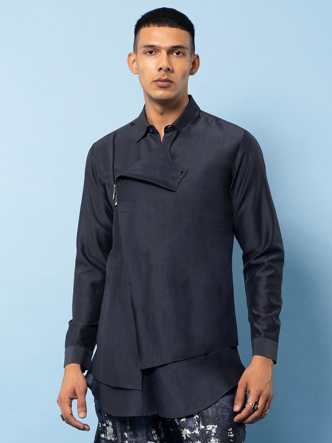 

Rohit Gandhi + Rahul Khanna Comfort Spread Collar Cotton Casual Shirt, Navy blue