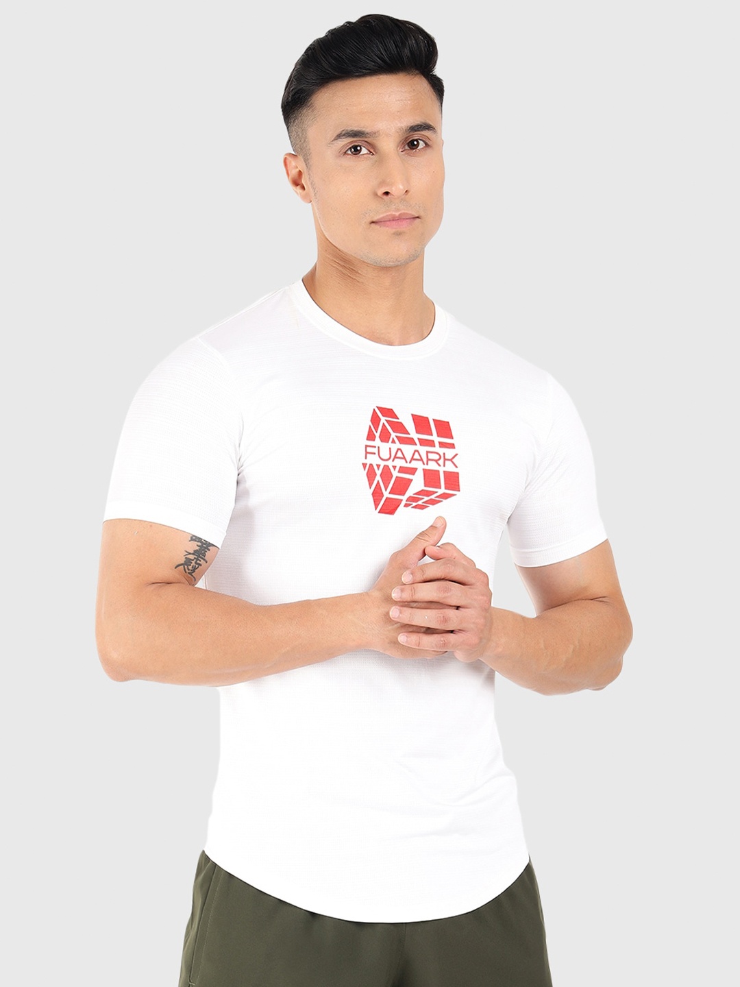 

FUAARK Brand Logo Printed Anti Odour Slim Fit T-shirt, White