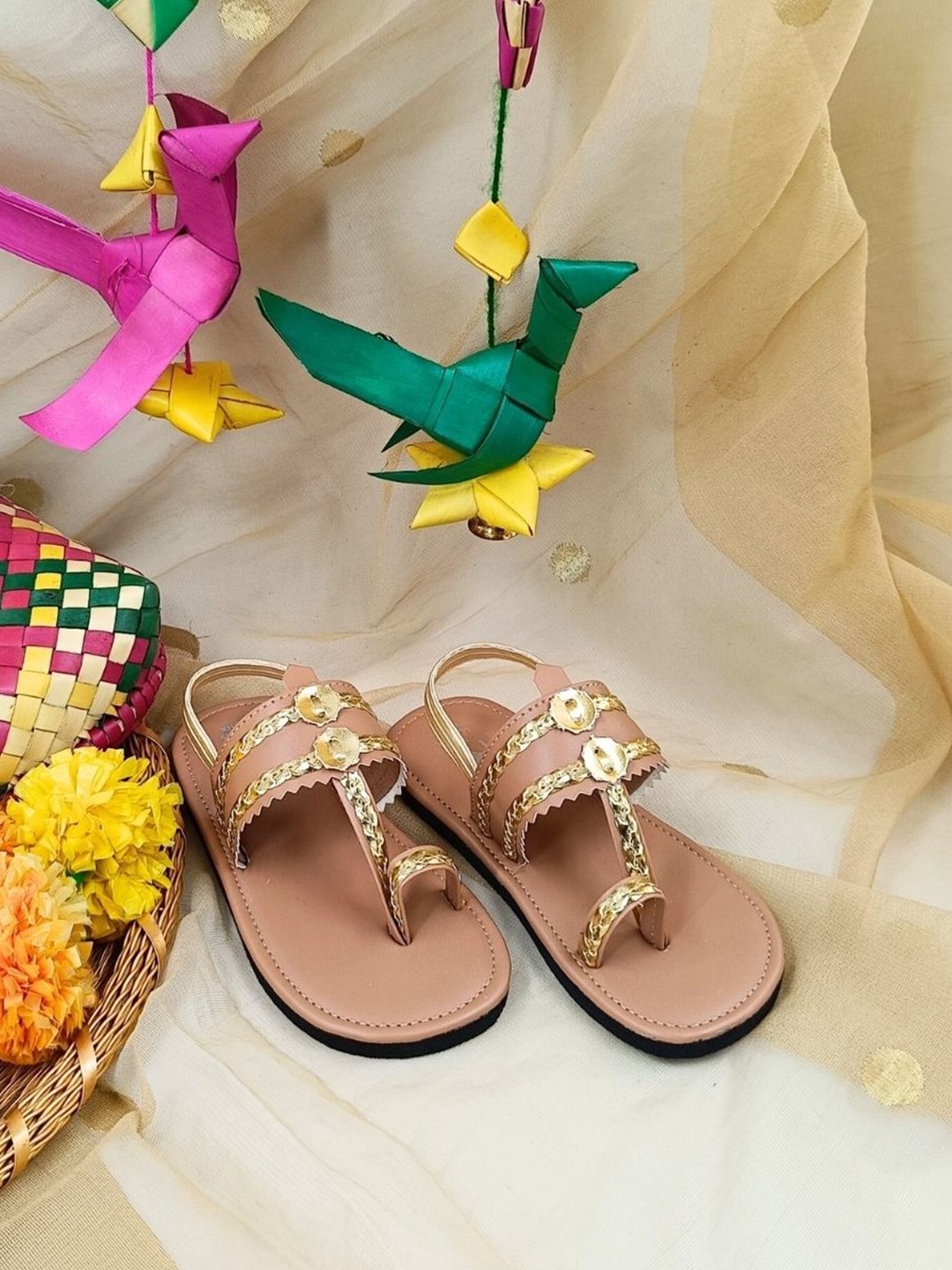 

THE MADRAS TRUNK Kids Embellished Kolhapuris One Toe Flats, Tan