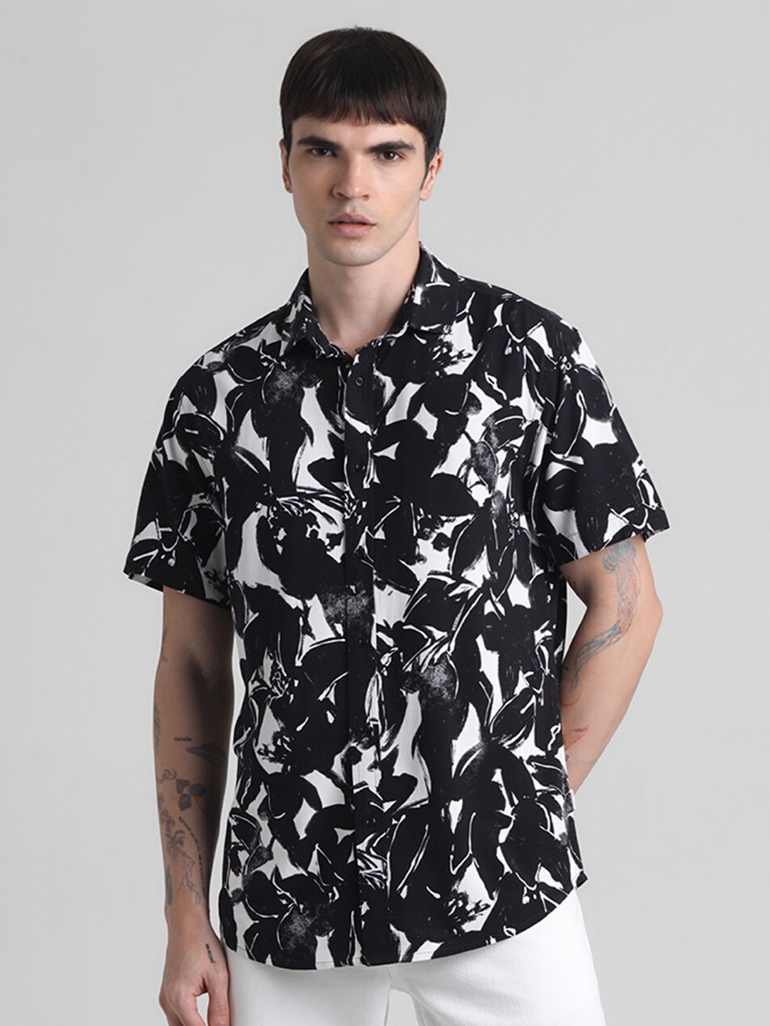 

Jack & Jones Abstract Printed Spread Collar Short Sleeves Casual Shirt, Black