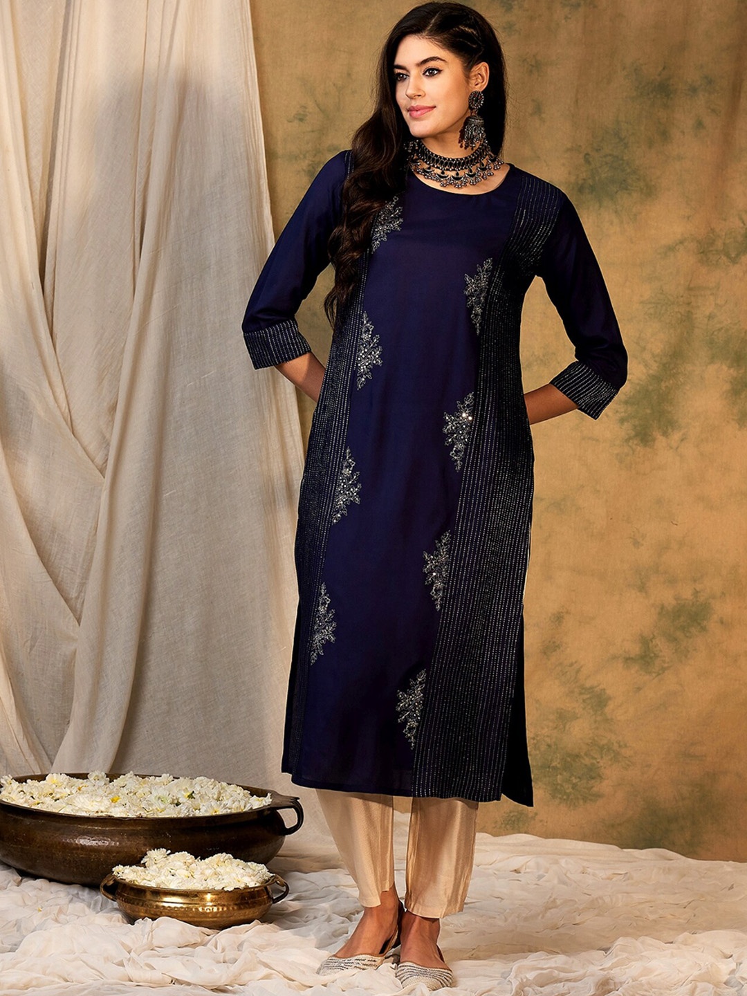 

Indo Era Ethnic Motifs Embroidered Round Neck Kurta, Navy blue