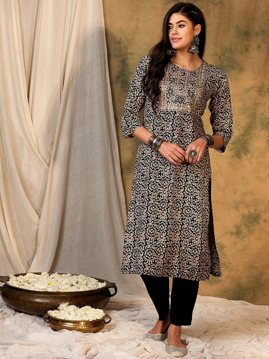 

Indo Era Floral Printed Round Neck Thread Work Kurta, Black
