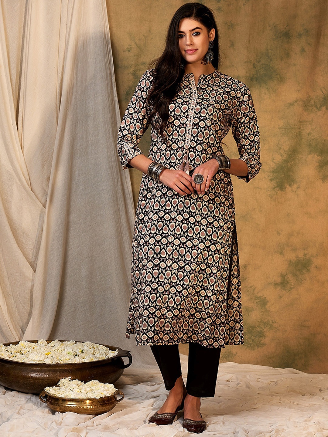

Indo Era Ethnic Motifs Printed Thread Work Straight Kurta, Black
