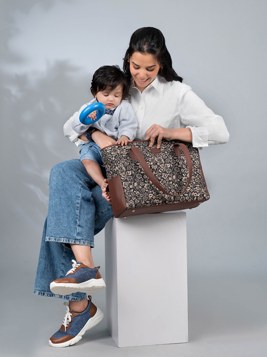 

ZOUK Printed Vegan Leather Shoulder Diaper Bag, Black