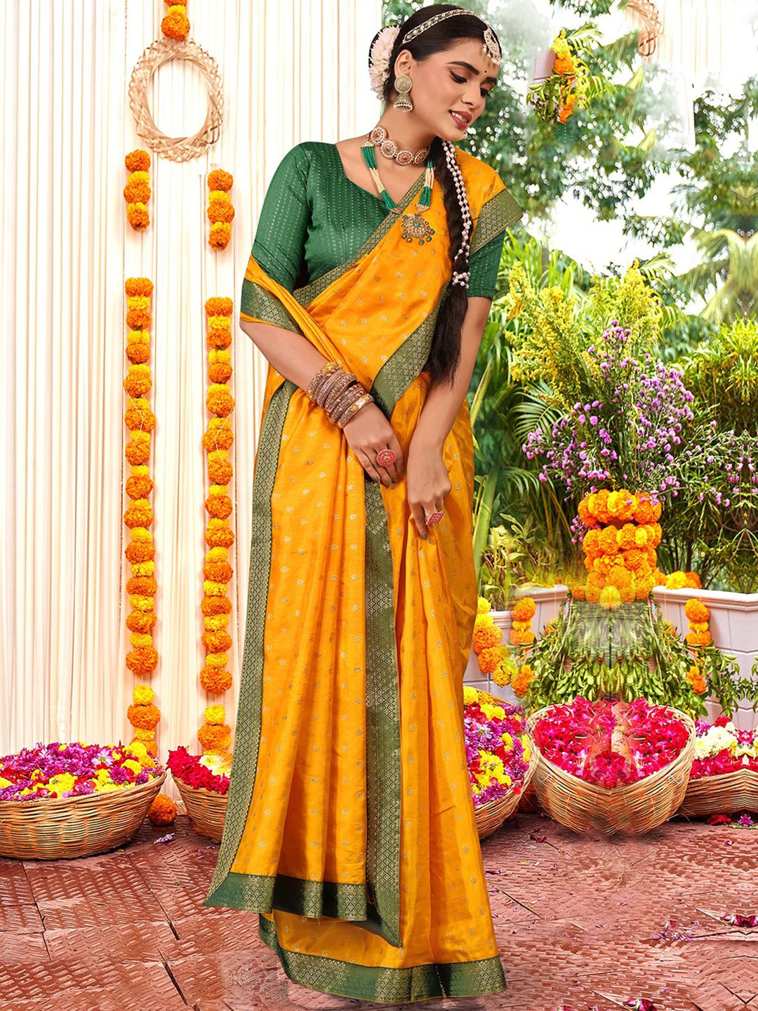 

KALINI Floral Zari Art Silk Sungudi Saree, Yellow