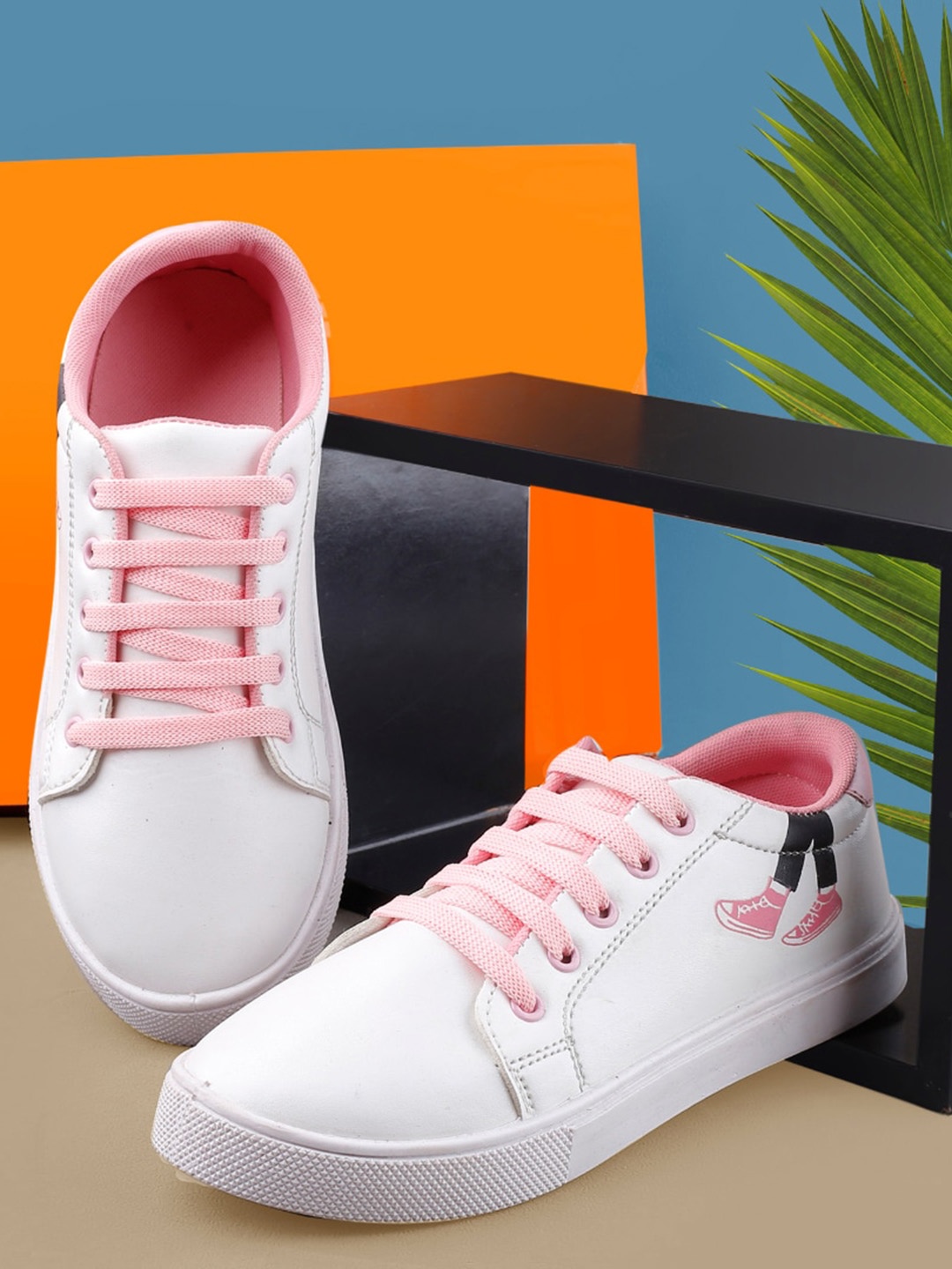 

AROOM Women Lightweight Lace Up Sneakers, White