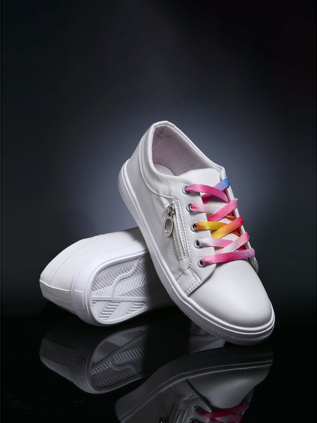 

AROOM Women Lightweight Lace Up Sneakers, White