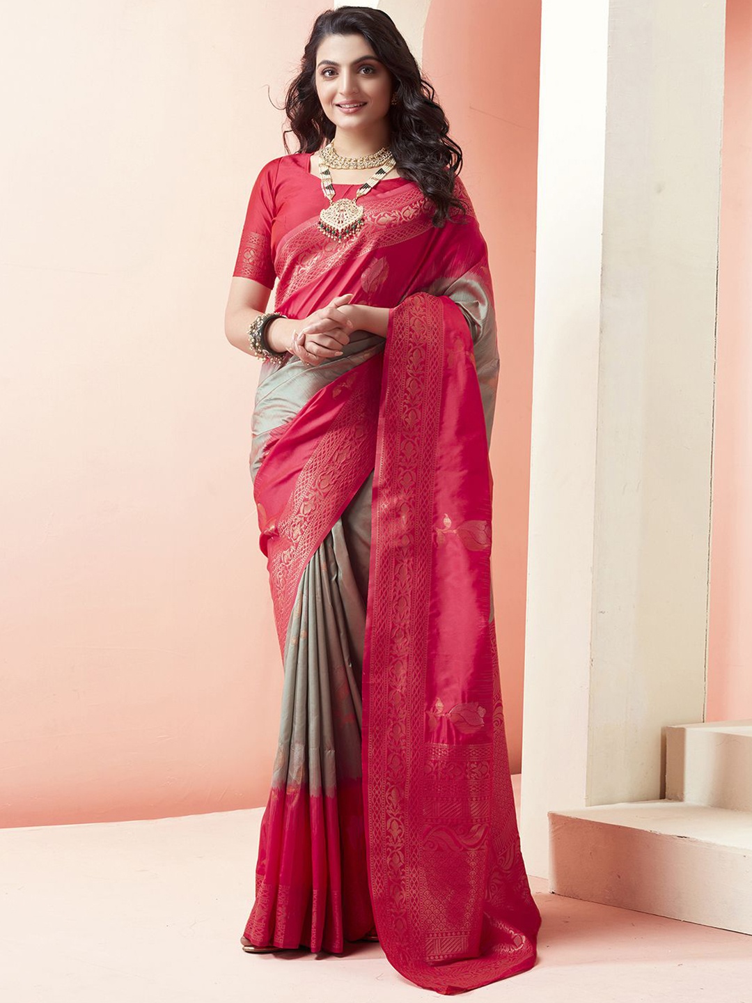 

Mitera Ethnic Motifs Woven Design Zari Banarasi Saree, Green