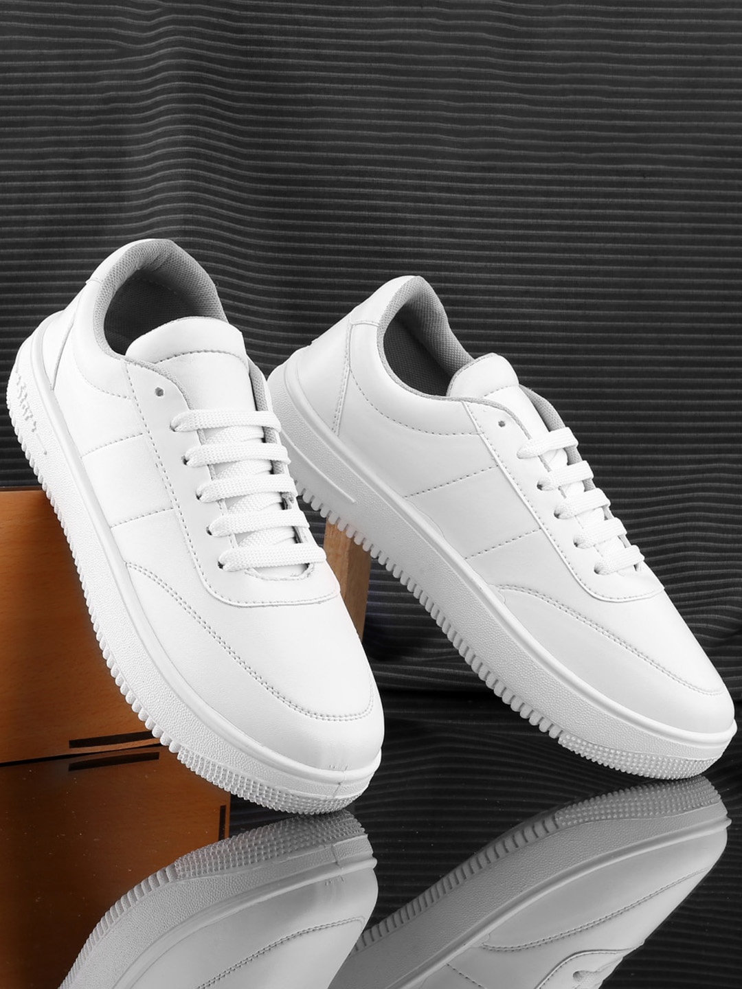 

sneakers villa Women Round Toe Lightweight Sneakers, White