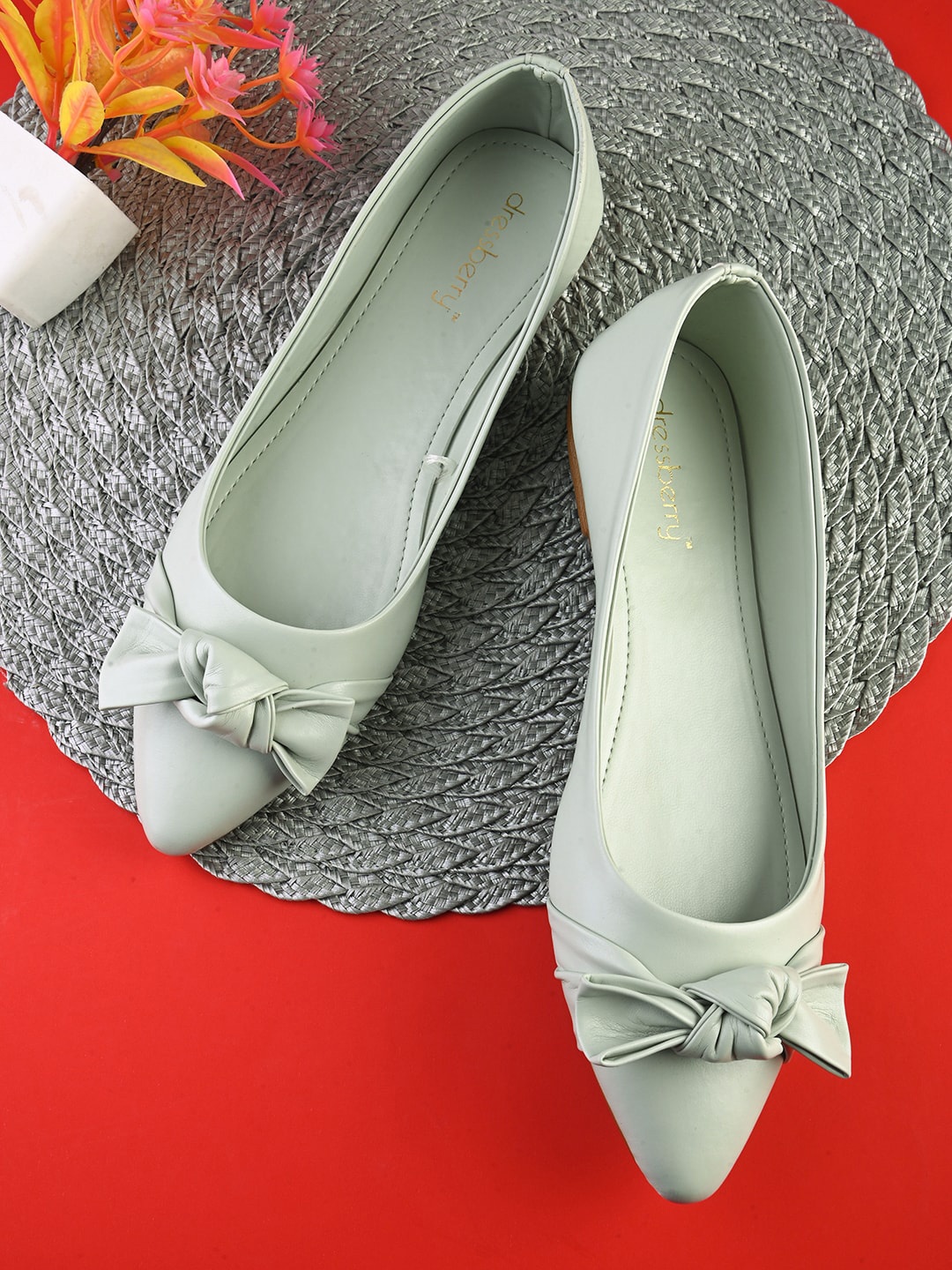 

DressBerry Sea Green Pointed Toe Bows Detail Ballerinas