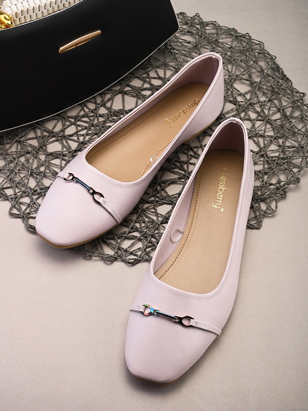 

DressBerry Lavender Buckle Detailed Ballerinas