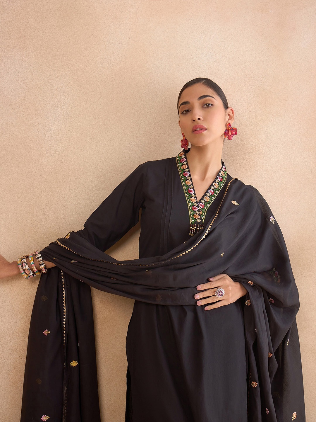 

KAVINDI Ethnic Motifs Embroidered Thread Work Pure Cotton Kurta With Trousers & Dupatta, Black