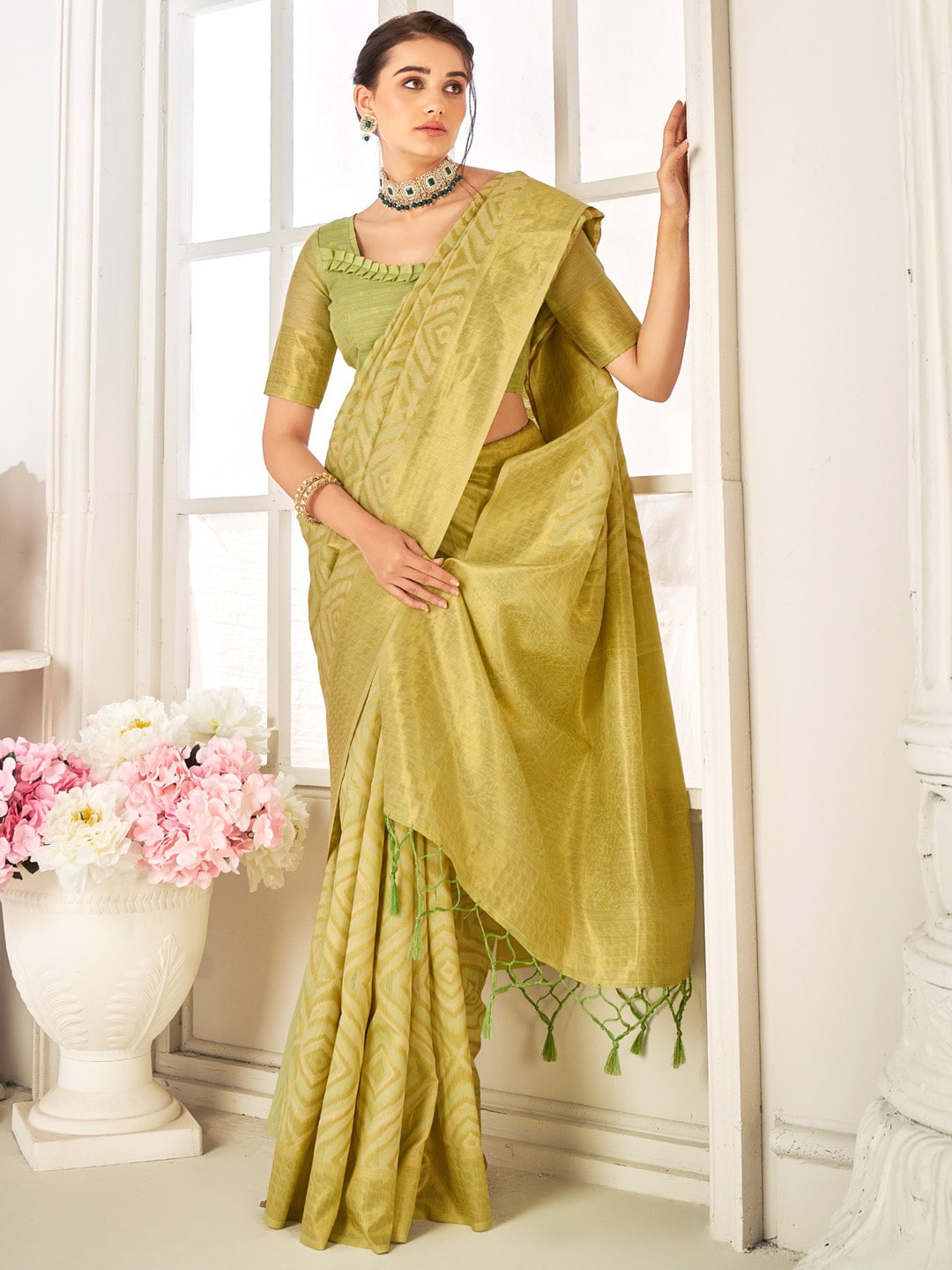 

Mitera Geometric Printed Woven Design Zari Banarasi Saree, Green