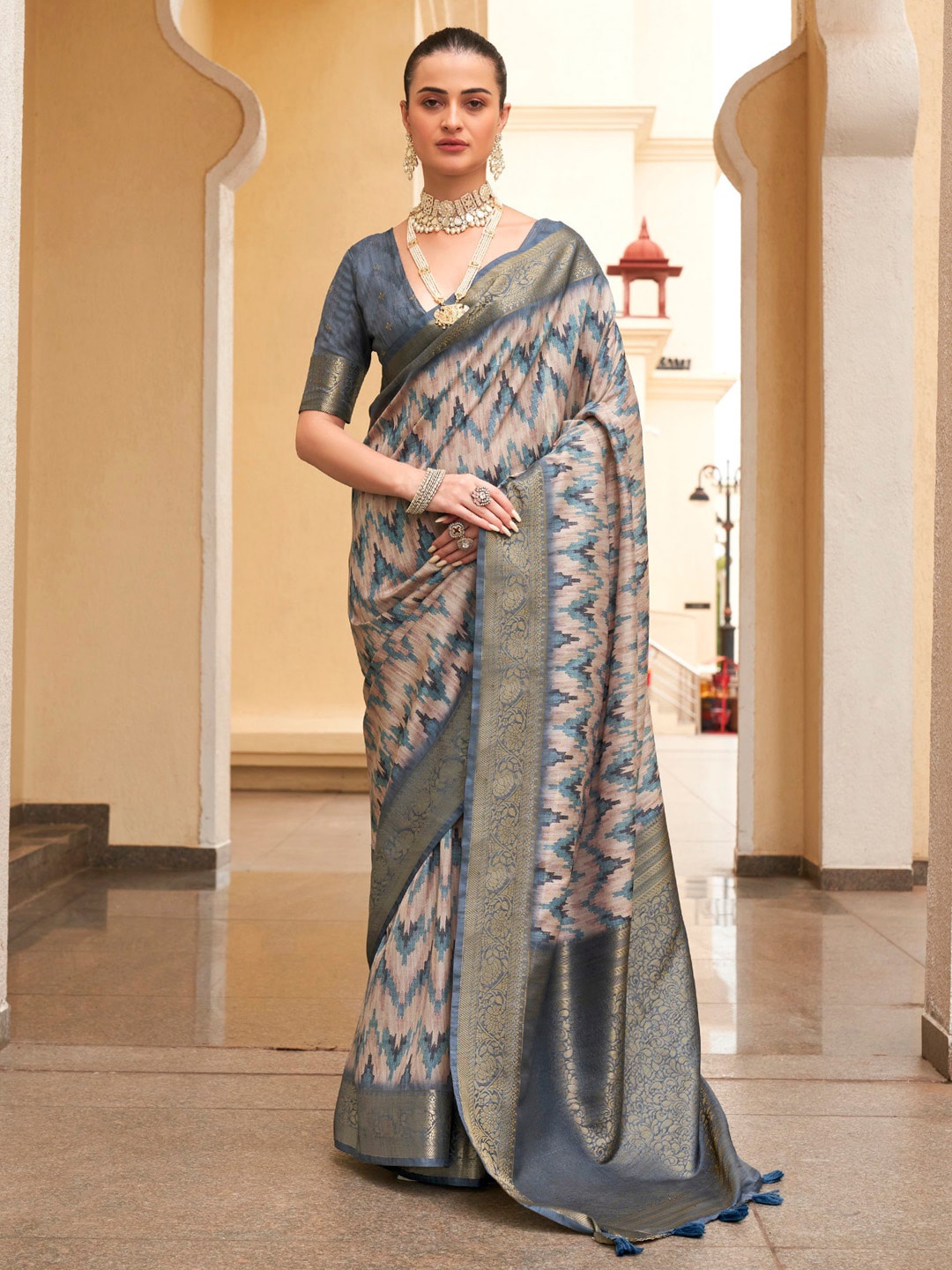 

Mitera Ethnic Motifs Woven Design Zari Sungudi Saree, Beige