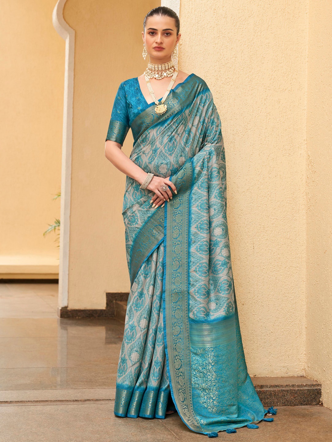 

Mitera Ethnic Motifs Zari Sungudi Saree, Blue