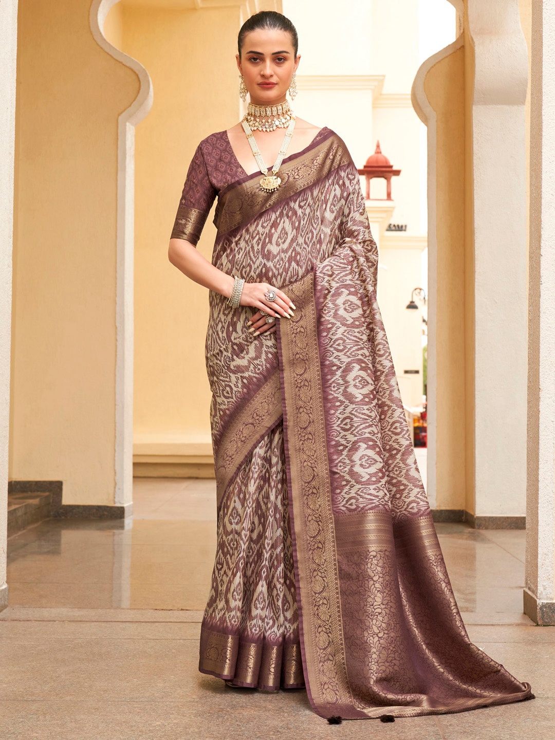 

Mitera Ethnic Motifs Woven Design Zari Sungudi Saree, Beige