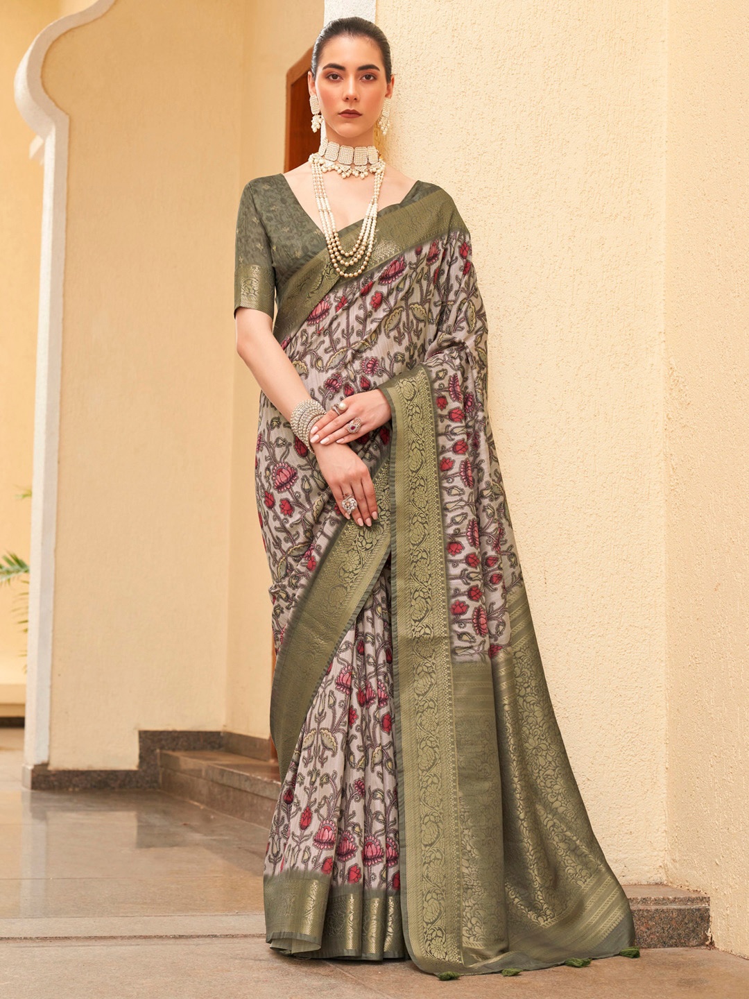 

Mitera Floral Printed Zari Sungudi Saree, Beige